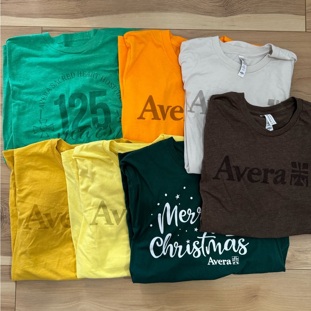 Avera T-Shirts Short Sleeve Women’s Size Small (7 shirt bundle)